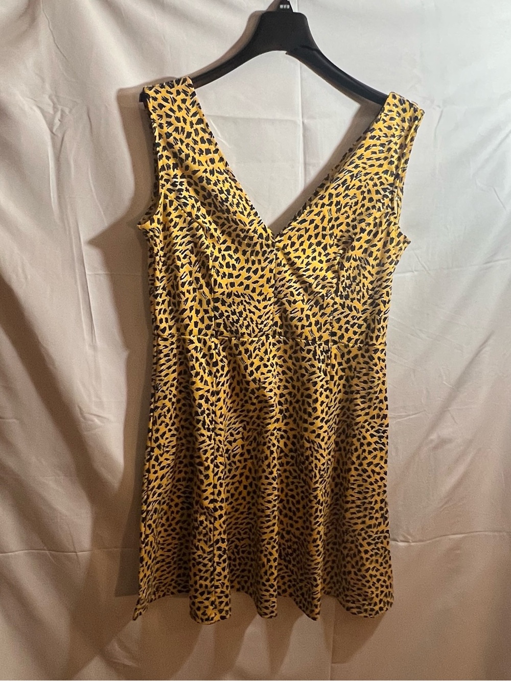 Large Sleeveless Yellow Leopard Print V-Neck Dress
